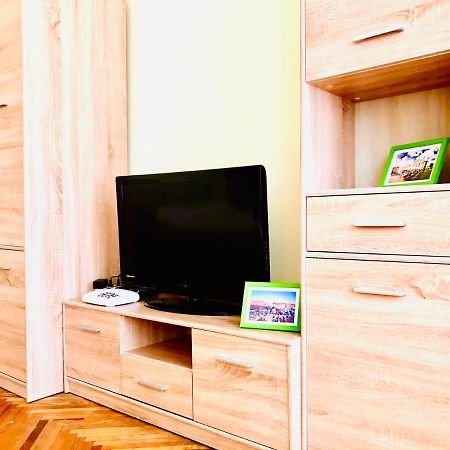 Apartment Near Opera On Horodotska 11 Lviv Bagian luar foto