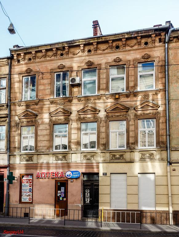 Apartment Near Opera On Horodotska 11 Lviv Bagian luar foto